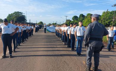 Publicado decreto que revoga Programa de Escolas Cívico-Militares