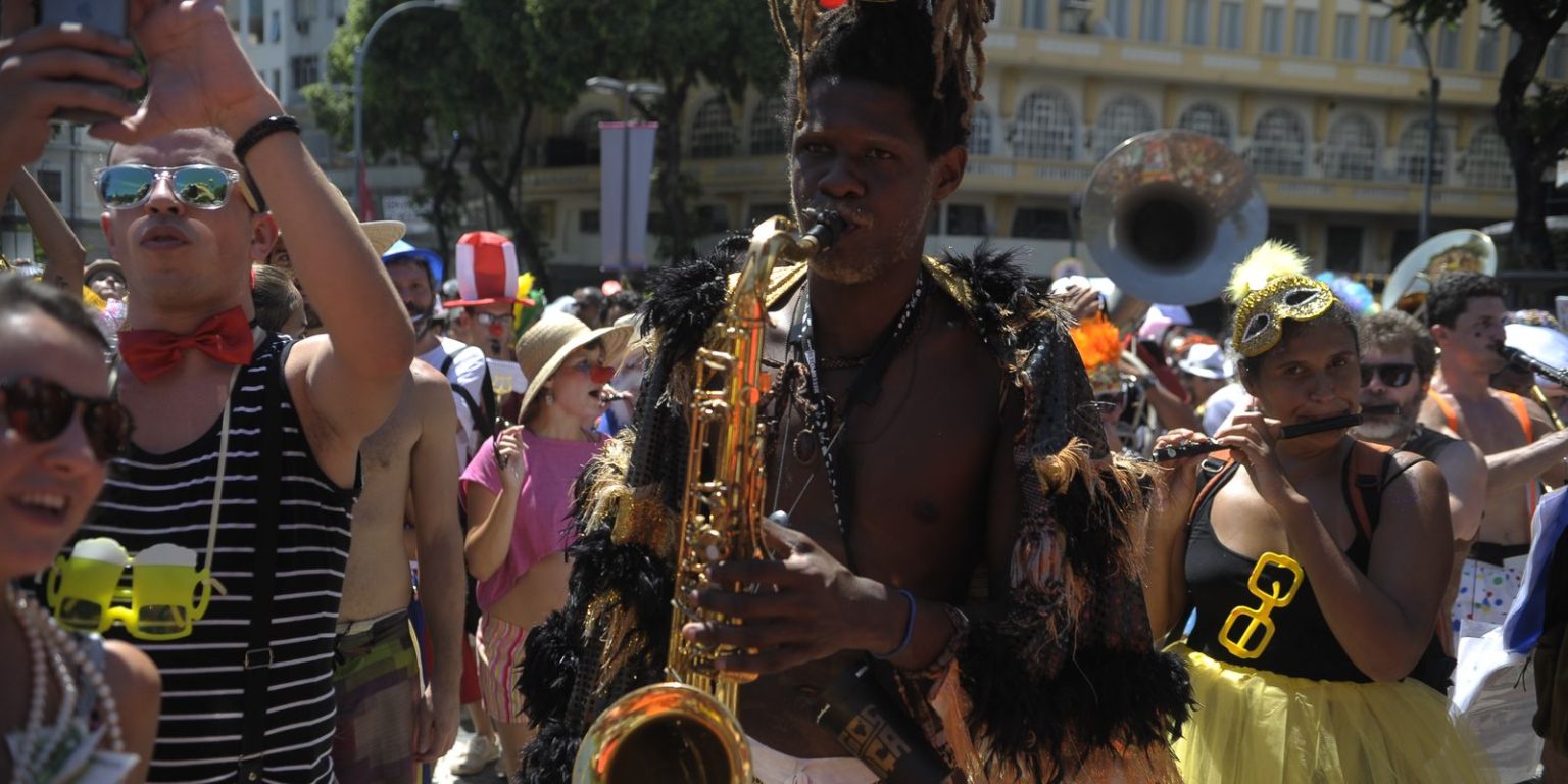 Blocos, bailes e escolas de samba devem reunir 8 milhões no Rio blocos,-bailes-e-escolas-de-samba-devem-reunir-8-milhoes-no-rio