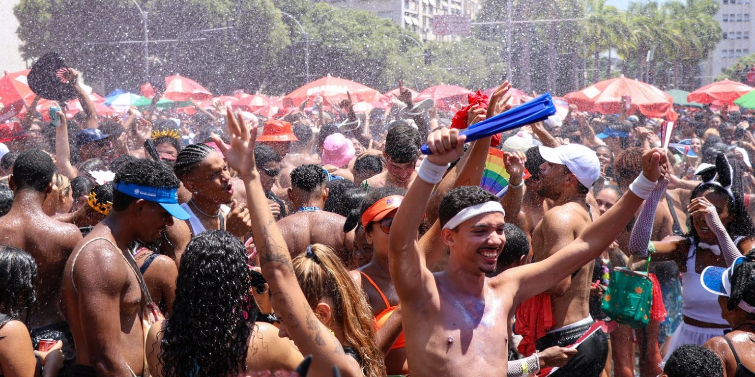 no-rio,-a-cidade-maravilhosa-ja-esta-com-suas-ruas-tomadas-por-folioes