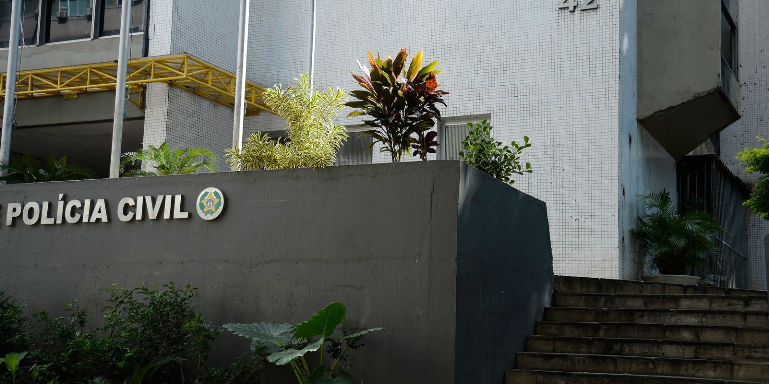 preso-ex-pm-suspeito-de-treinar-traficantes-do-comando-vermelho-no-rio