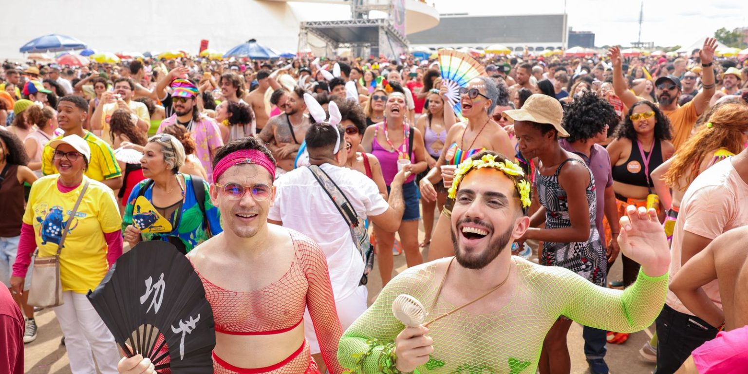 folioes-capricham-nas-fantasias-no-carnaval-de-brasilia