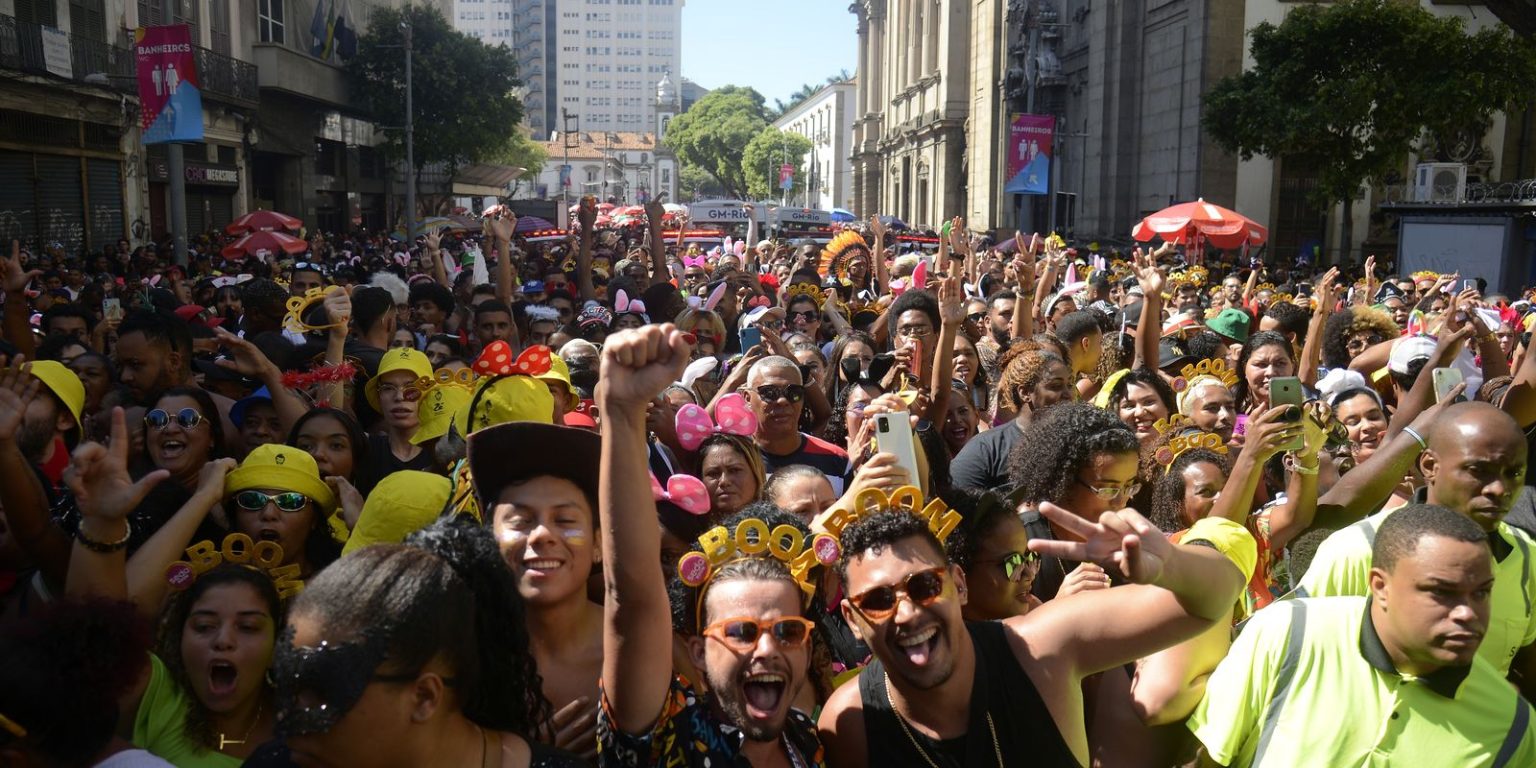 no-rio-o-carnaval-vai-ate-domingo,-cinco-blocos-desfilam-nesta-quarta