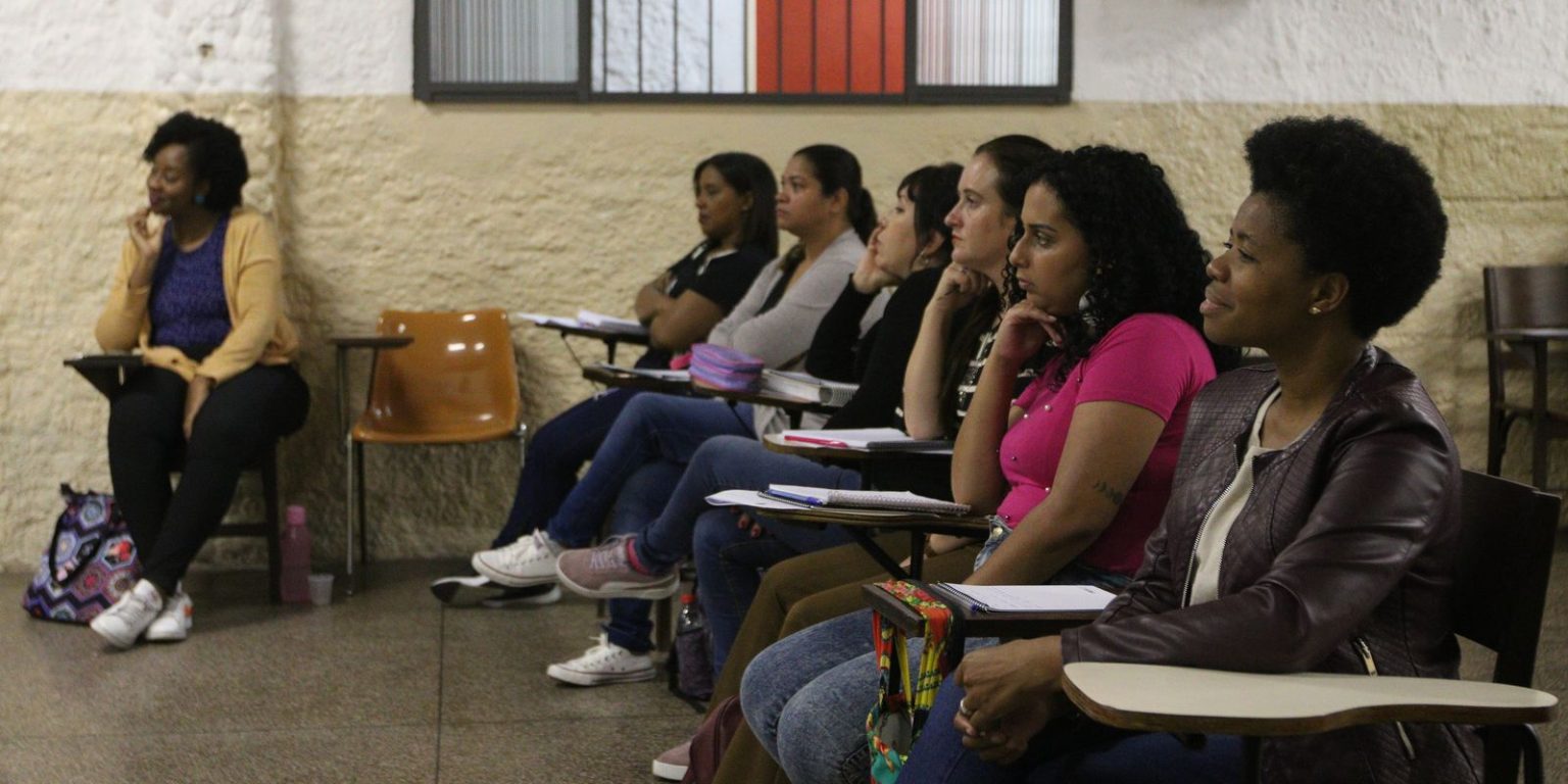 Rede de cursinhos populares dá bolsa de R$ 200 a estudantes rede-de-cursinhos-populares-da-bolsa-de-r$-200-a-estudantes