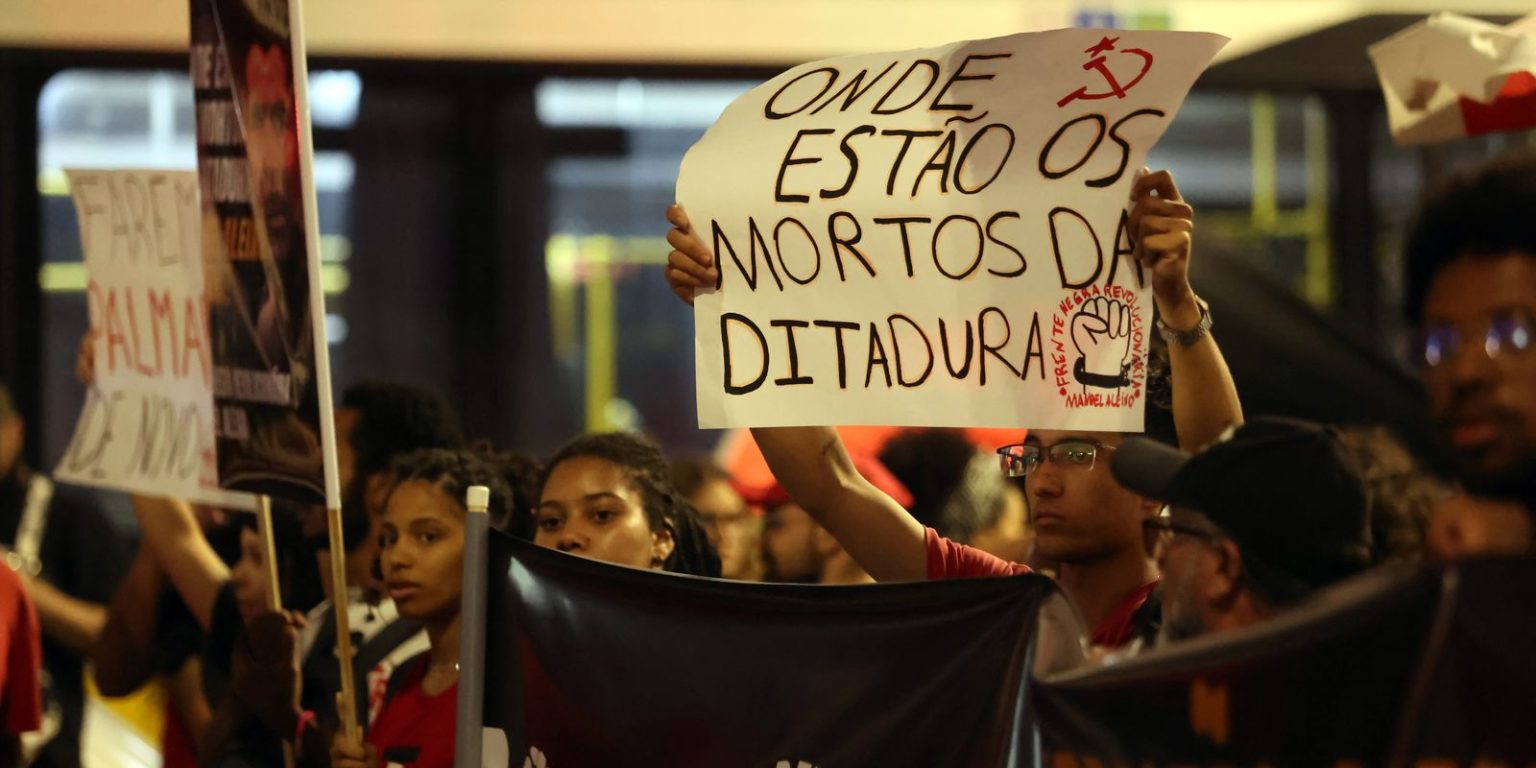 cordao-da-mentira-faz-desfile-“para-adiar-o-fim-do-mundo”