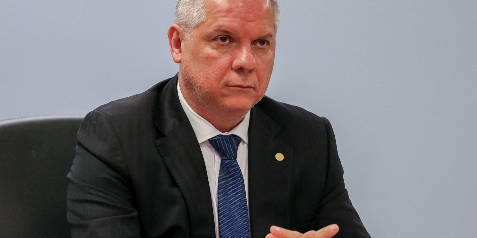 lula-determina-demissao-do-presidente-do-inss