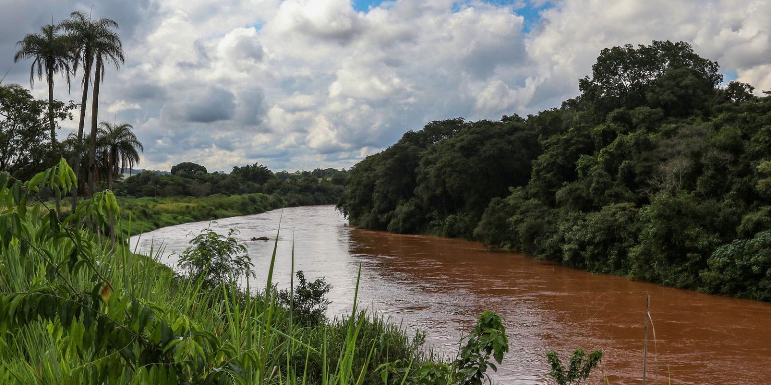 vazamento-de-agua-em-tubulacao-da-vale-mobiliza-brumadinho