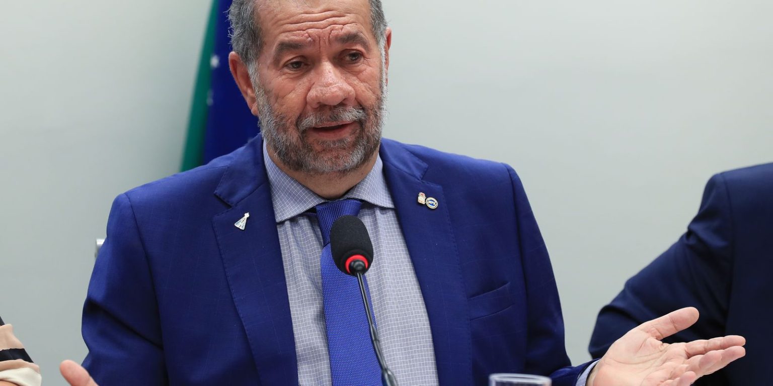 Após fraude no INSS, Lupi pede demissão do Ministério da Previdência apos-fraude-no-inss,-lupi-pede-demissao-do-ministerio-da-previdencia