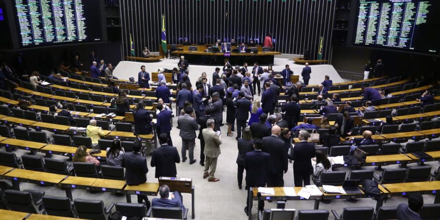 Projeto que aumenta número de deputados para 531 tem urgência aprovada projeto-que-aumenta-numero-de-deputados-para-531-tem-urgencia-aprovada