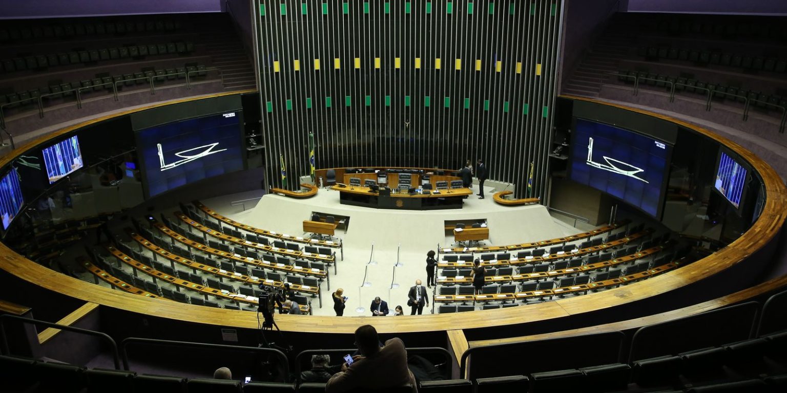 PDT deixa base do governo na Câmara após saída de Lupi pdt-deixa-base-do-governo-na-camara-apos-saida-de-lupi