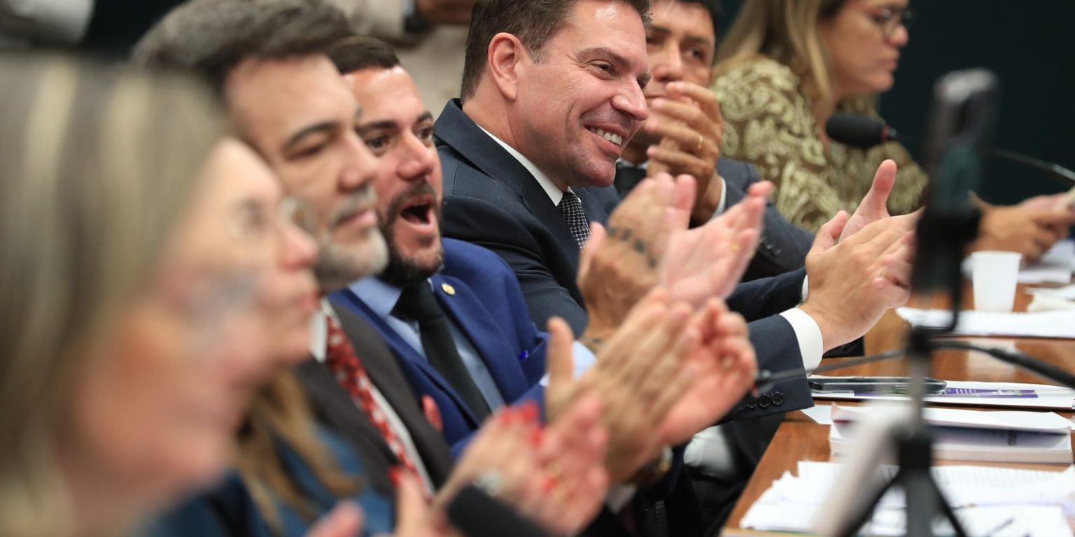 CCJ da Câmara aprova suspensão da ação contra Bolsonaro e Ramagem ccj-da-camara-aprova-suspensao-da-acao-contra-bolsonaro-e-ramagem