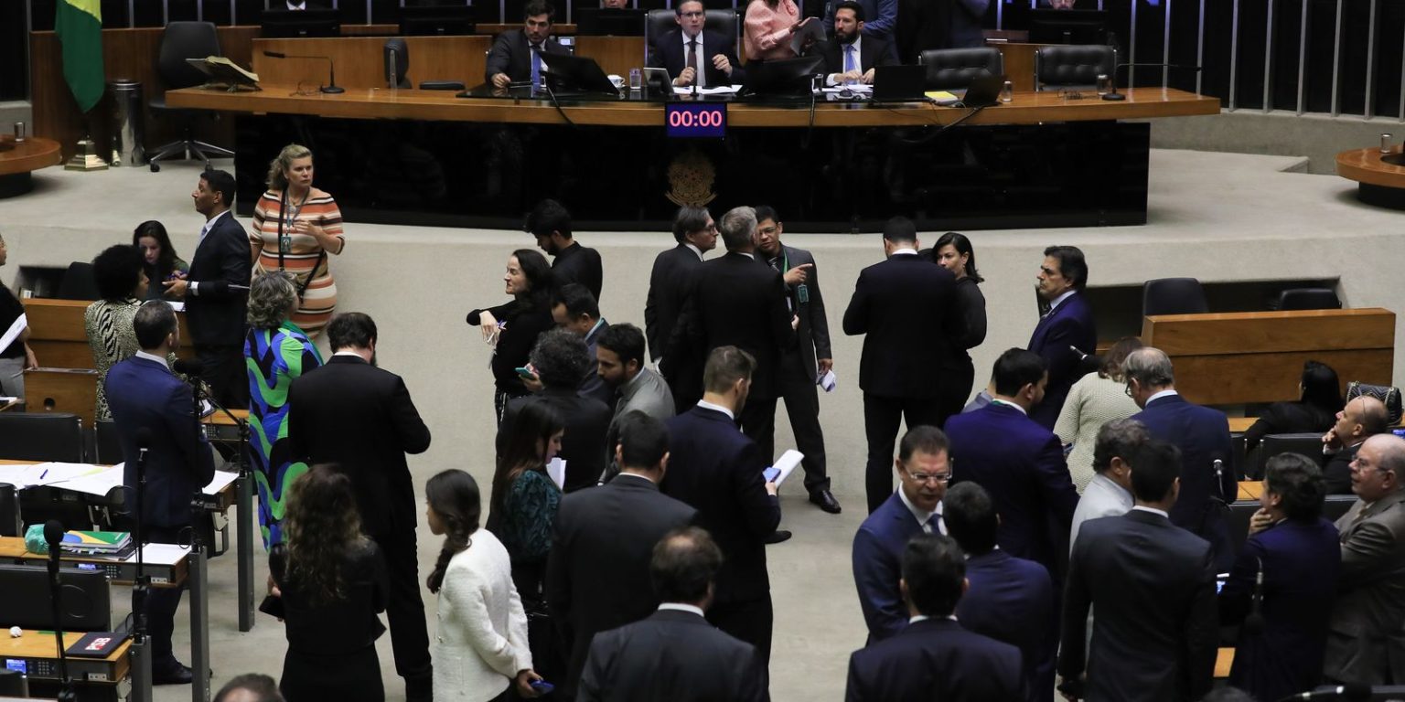 governo-ainda-avalia-se-vai-ao-supremo-por-iof,-diz-agu