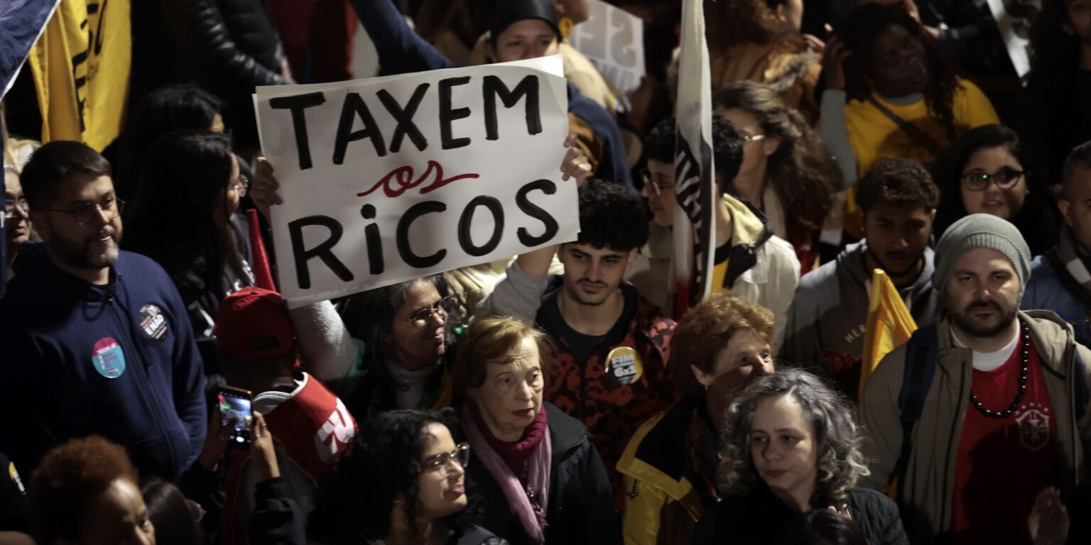 ato-na-avenida-paulista-pede-taxacao-de-super-ricos-e-condena-tarifaco