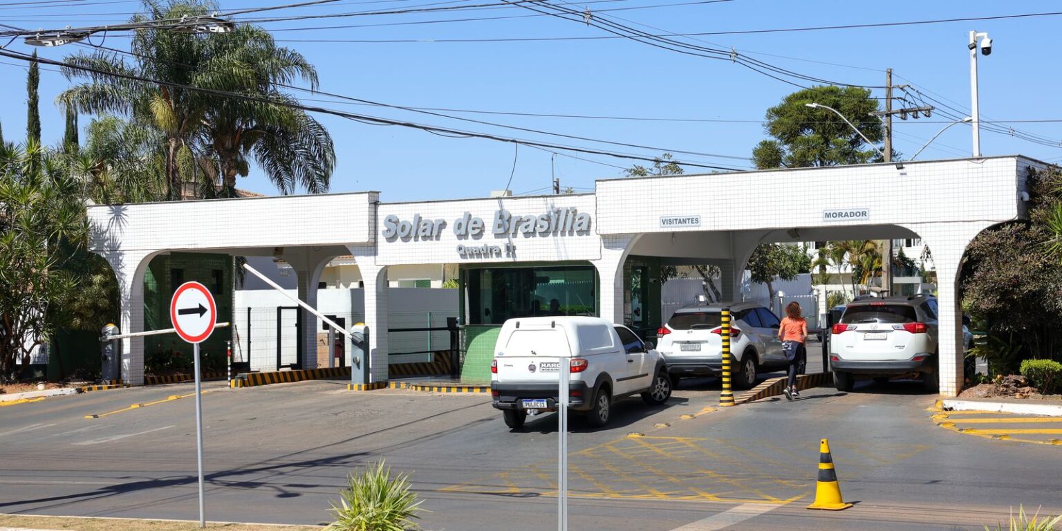 bolsonaro-deixa-prisao-domiciliar-e-vai-a-hospital-para-exames-medicos