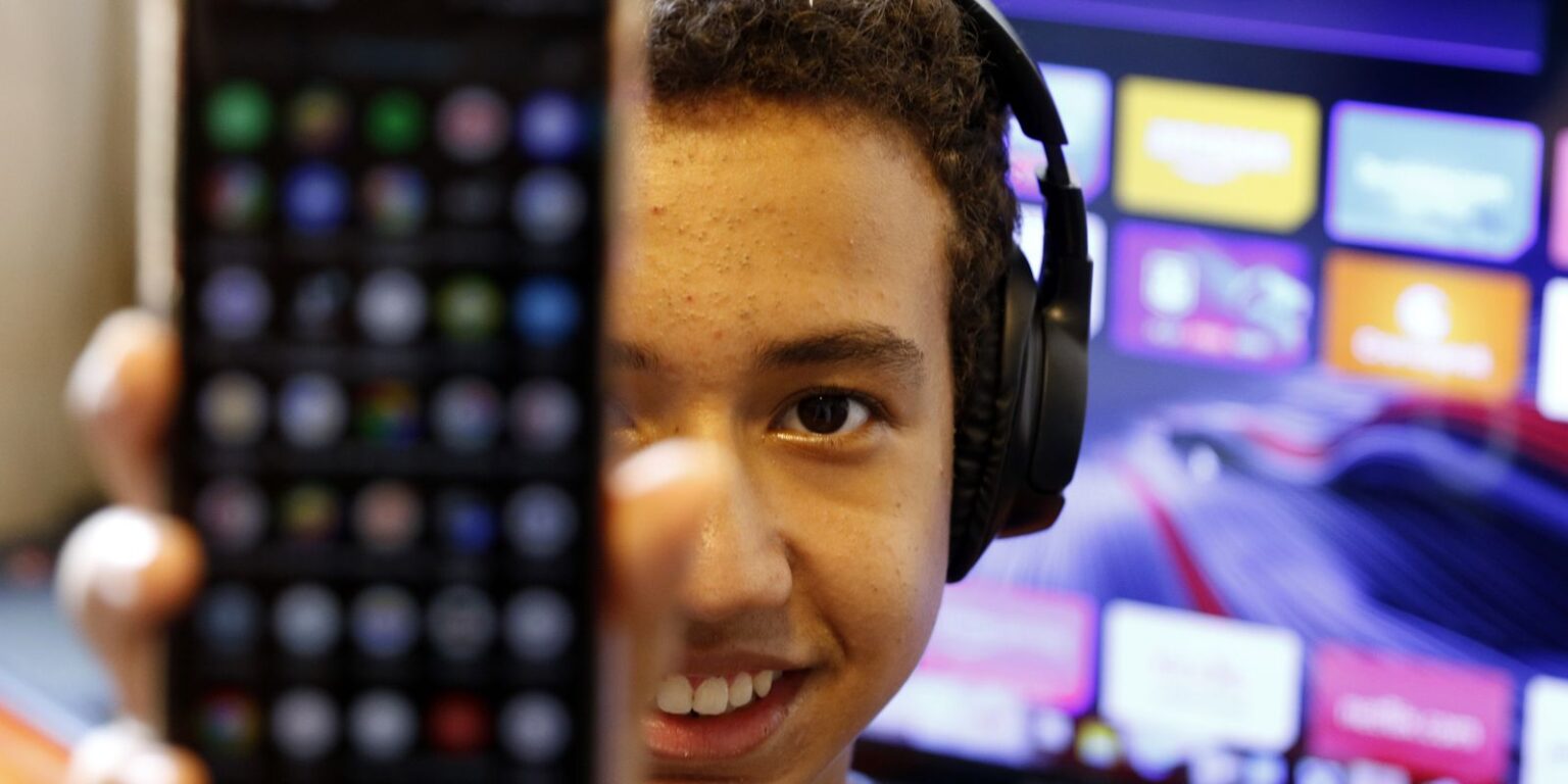 deputados-aprovam-urgencia-de-projeto-que-combate-adultizacao-na-rede