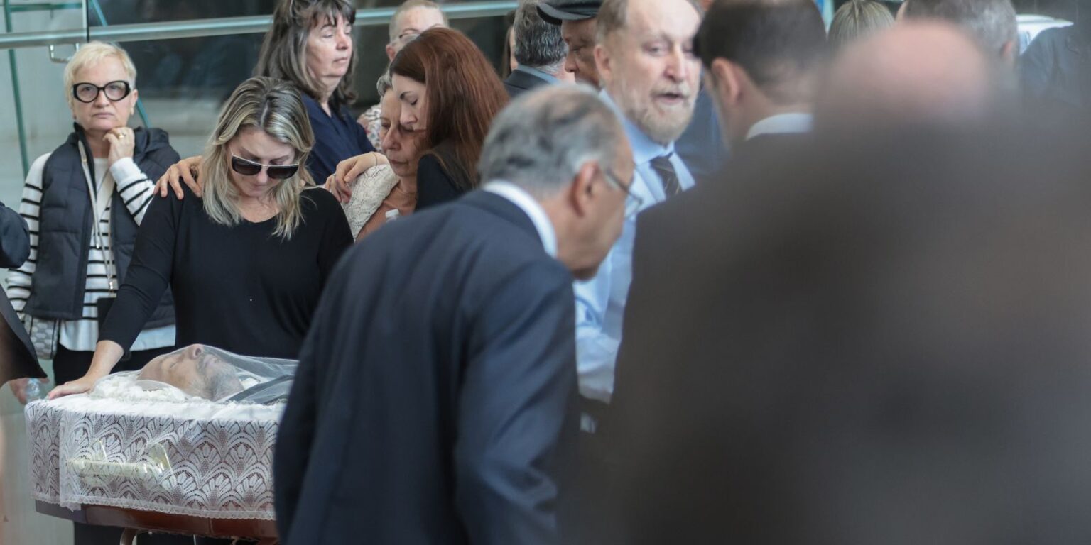 Corpo de ex-delegado-geral executado em Praia Grande é velado na Alesp corpo-de-ex-delegado-geral-executado-em-praia-grande-e-velado-na-alesp