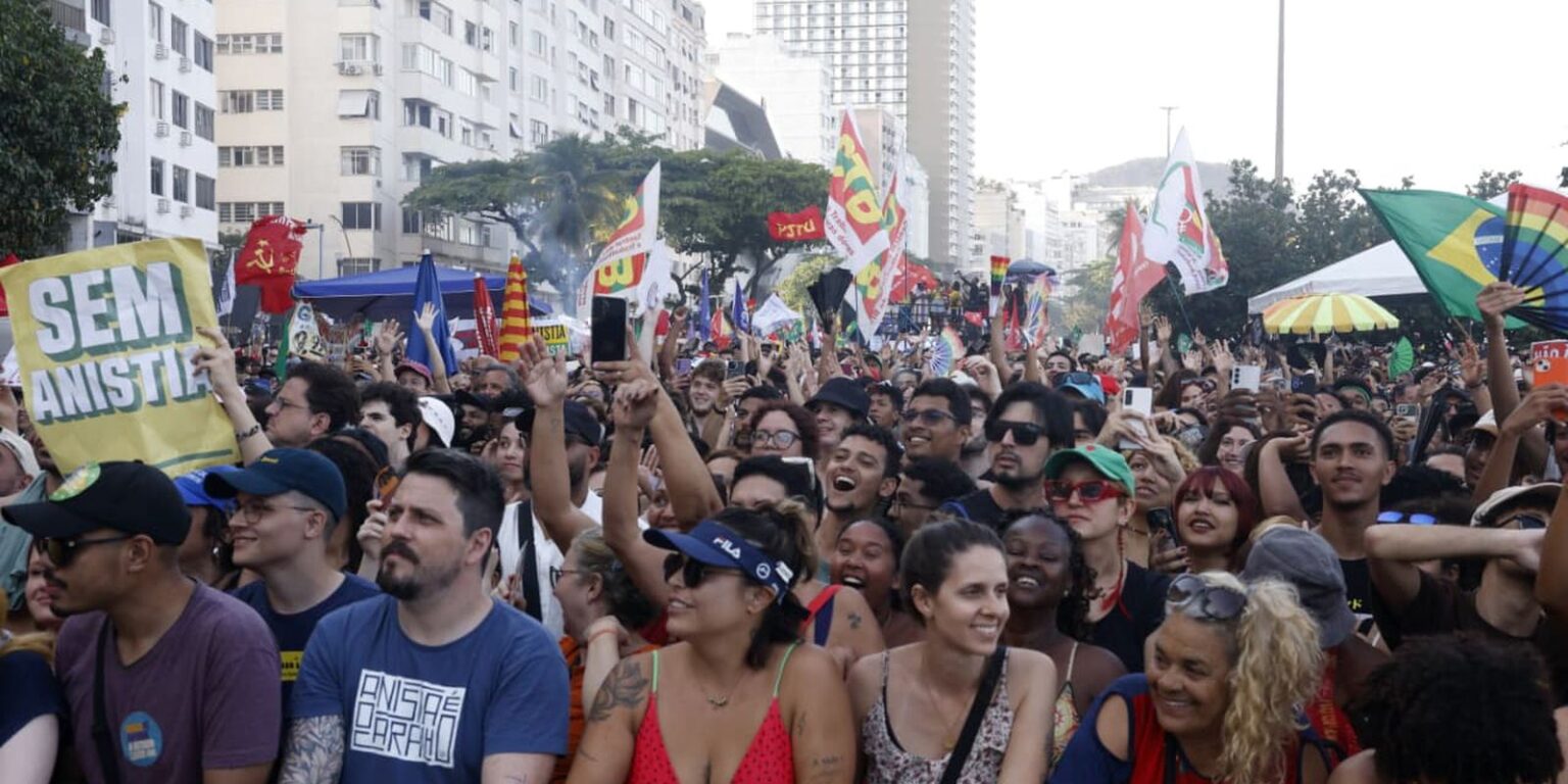 ato-no-rj-com-caetano,-chico-e-gil-repudia-anistia-e-pec-da-blindagem