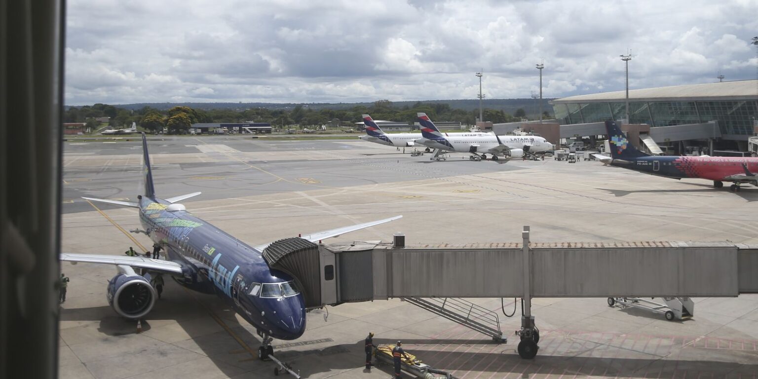 aviao-supera-onibus-como-segundo-meio-mais-comum-de-viagens-pessoais