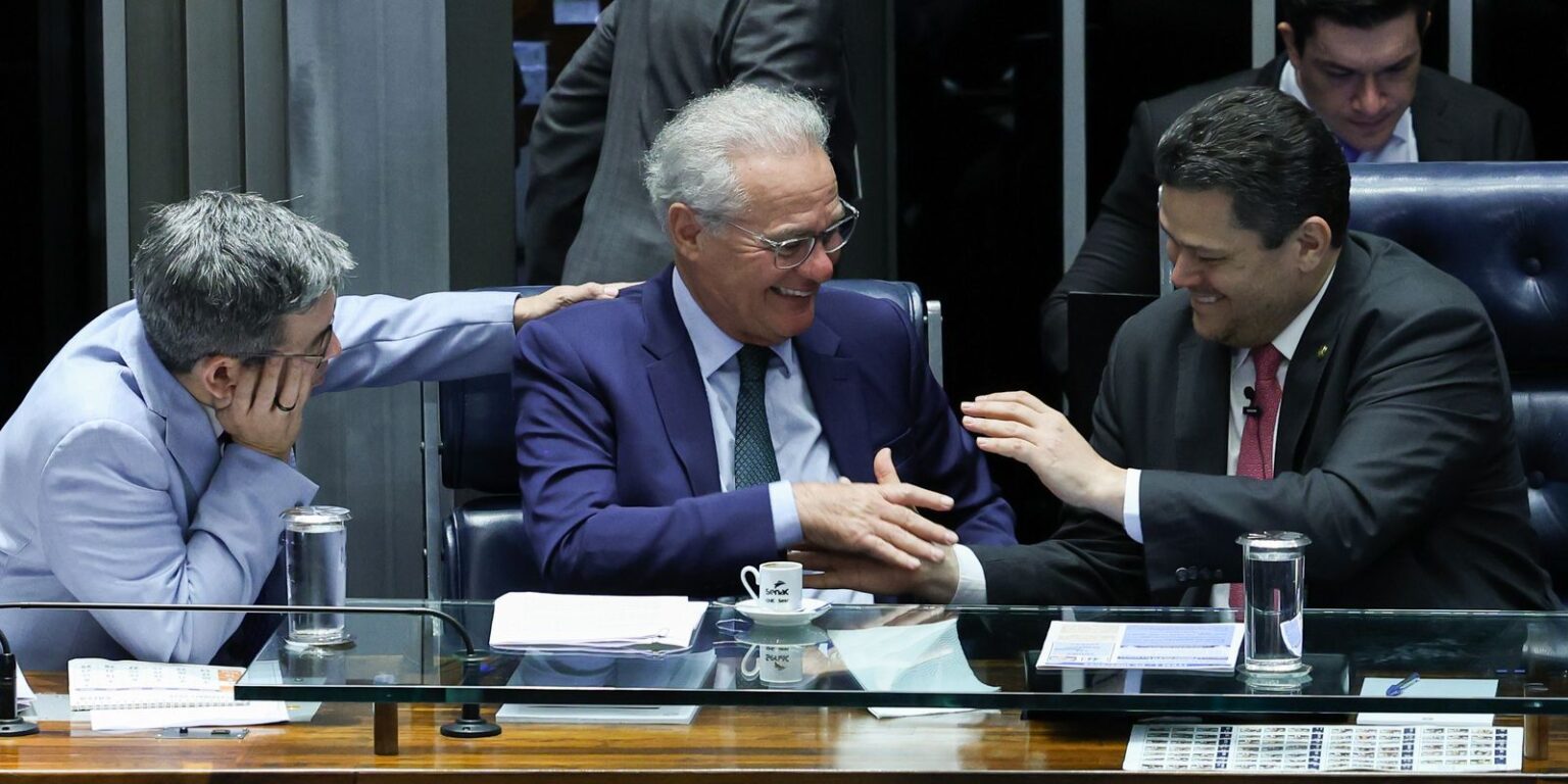 Por unanimidade, Senado aprova isentar IR para quem ganha até RS 5 mil por-unanimidade,-senado-aprova-isentar-ir-para-quem-ganha-ate-rs-5-mil