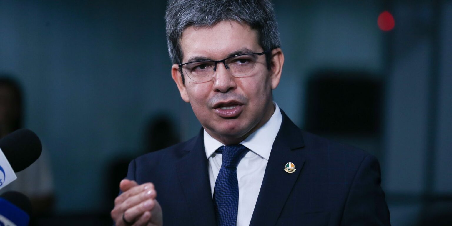Rotular facções como terroristas não combate crime, diz Randolfe rotular-faccoes-como-terroristas-nao-combate-crime,-diz-randolfe