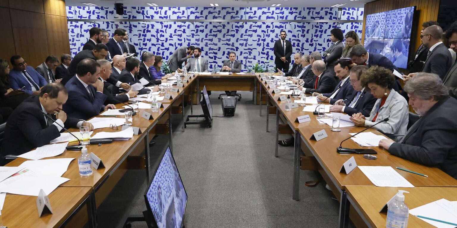 Governo quer mudanças no PL Antifacção em relação à PF e terrorismo governo-quer-mudancas-no-pl-antifaccao-em-relacao-a-pf-e-terrorismo