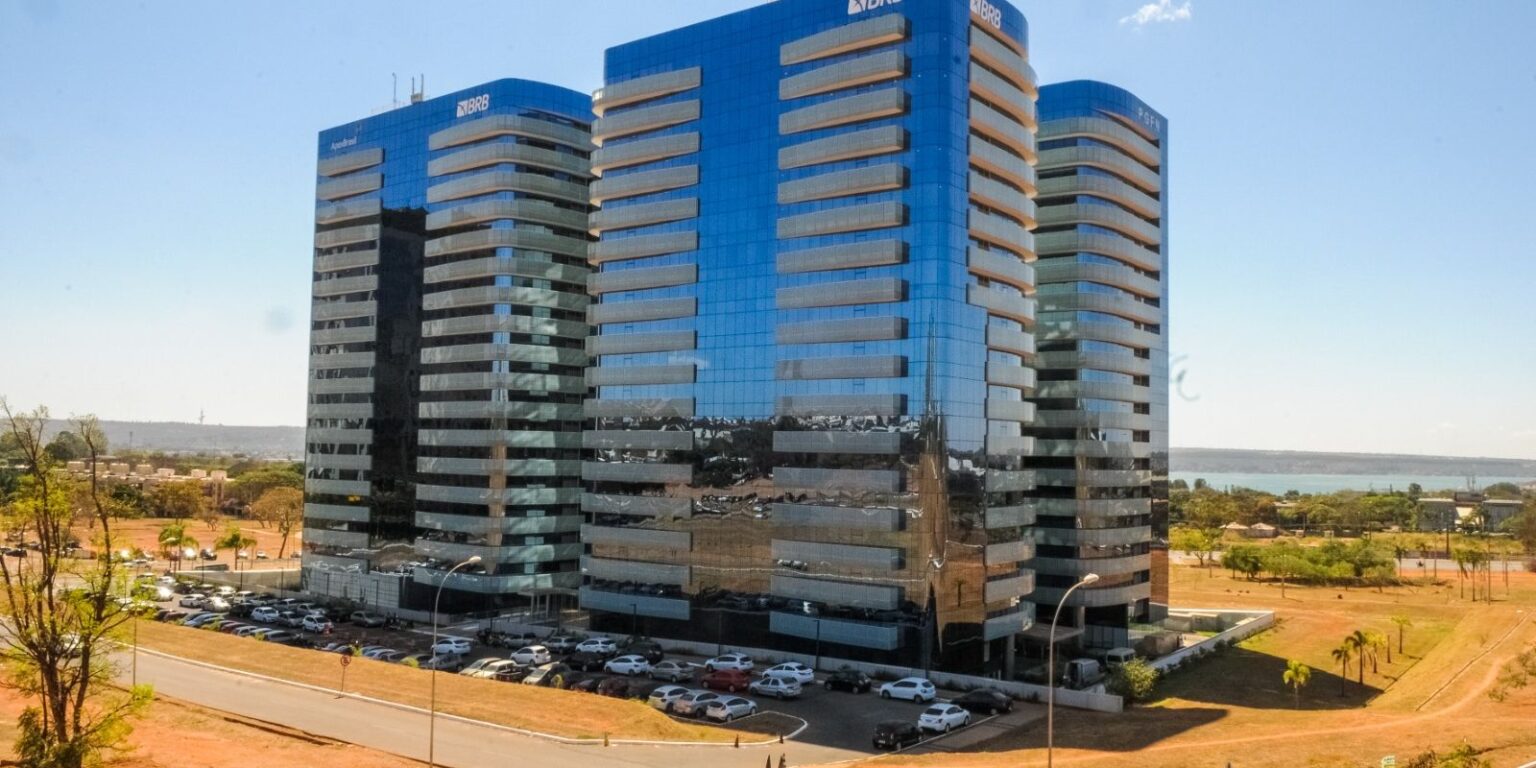 Justiça afasta temporariamente presidente e diretor do BRB justica-afasta-temporariamente-presidente-e-diretor-do-brb