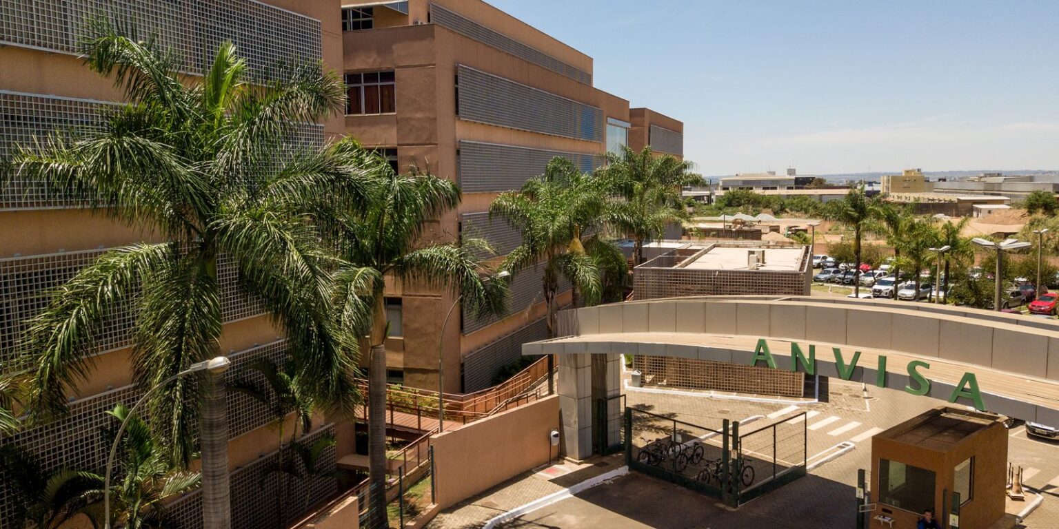 anvisa-determina-suspensao-de-tonico-capilar-e-apreensao-de-cosmeticos