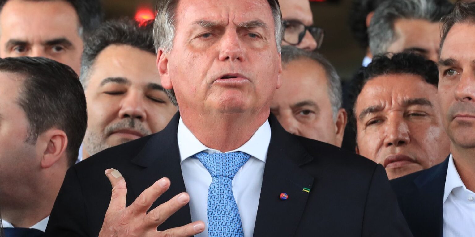 Termina cirurgia de Bolsonaro para bloquear nervo do diafragma termina-cirurgia-de-bolsonaro-para-bloquear-nervo-do-diafragma
