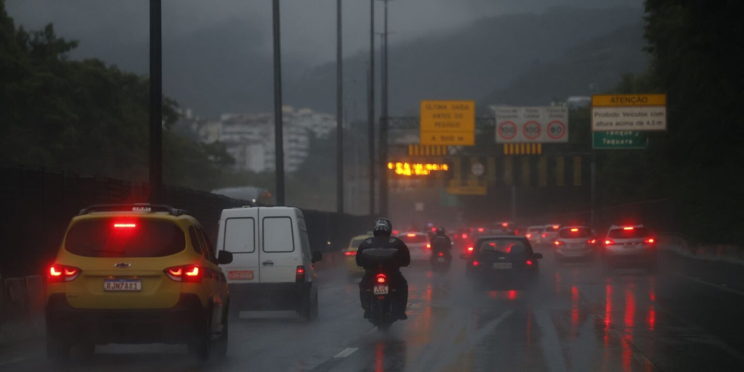 Defesa Civil do RJ alerta para chuvas intensas no estado até segunda defesa-civil-do-rj-alerta-para-chuvas-intensas-no-estado-ate-segunda
