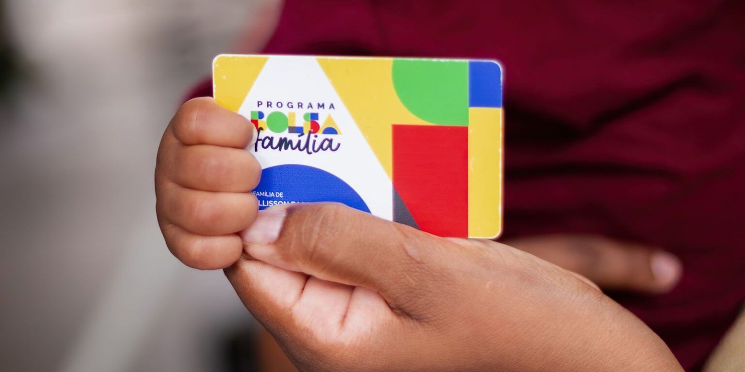 Caixa começa hoje a pagar Bolsa Família de fevereiro caixa-comeca-hoje-a-pagar-bolsa-familia-de-fevereiro