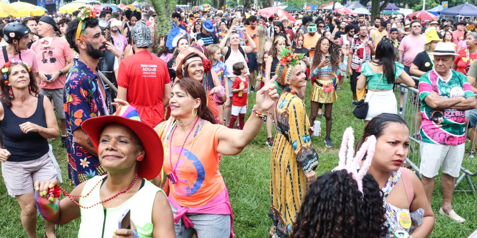 Mais de 70 blocos agitam o carnaval de rua em Brasília mais-de-70-blocos-agitam-o-carnaval-de-rua-em-brasilia