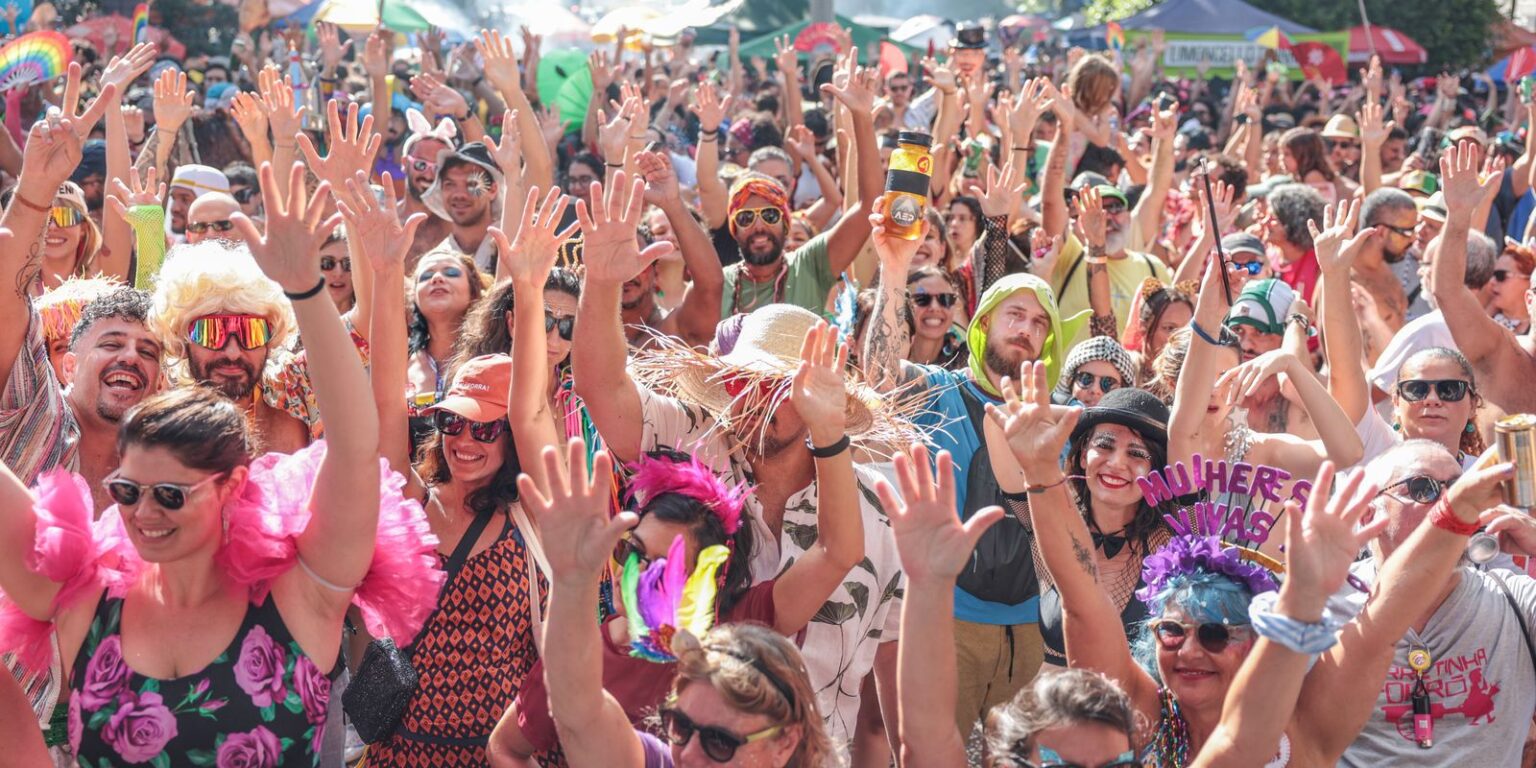 blocos,-shows-e-cortejos-marcam-a-segunda-de-carnaval-em-brasilia