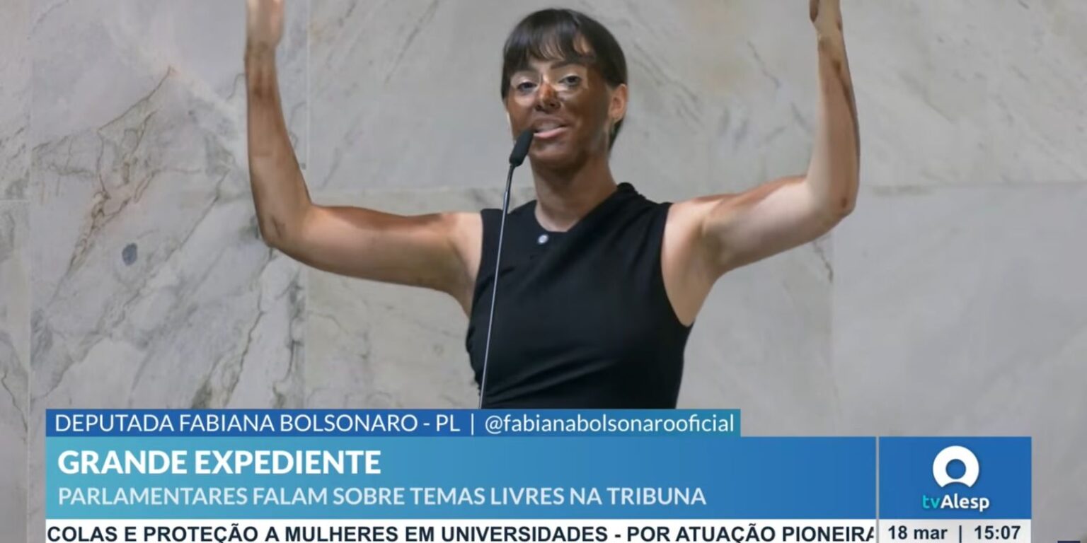Deputados pedem cassação de Fabiana Bolsonaro por blackface na Alesp deputados-pedem-cassacao-de-fabiana-bolsonaro-por-blackface-na-alesp