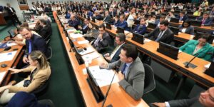 ccj-da-camara-retoma-analise-do-fim-da-escala-6×1-nesta-quarta