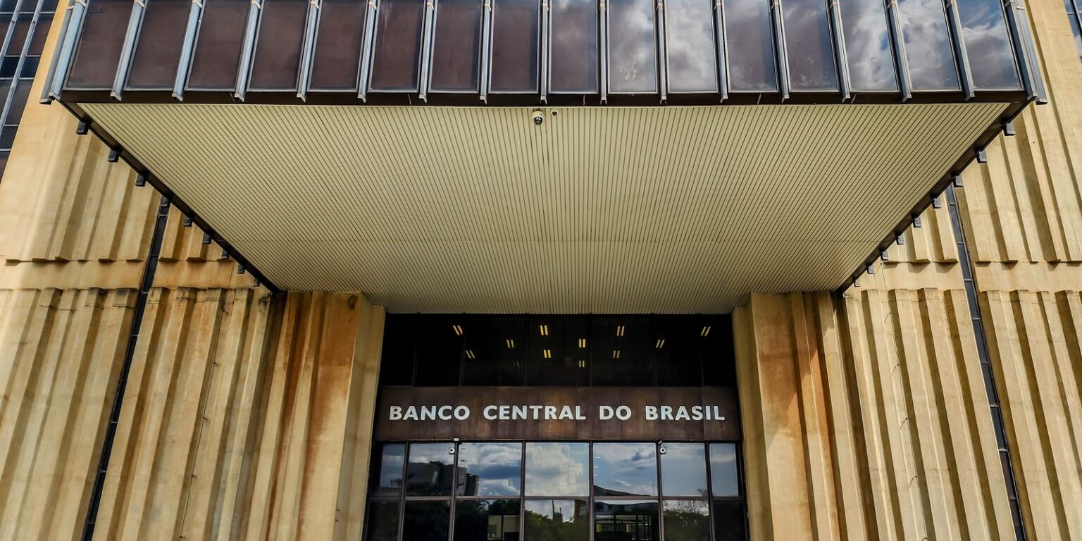 pedido-de-vista-adia-votacao-de-autonomia-financeira-do-banco-central