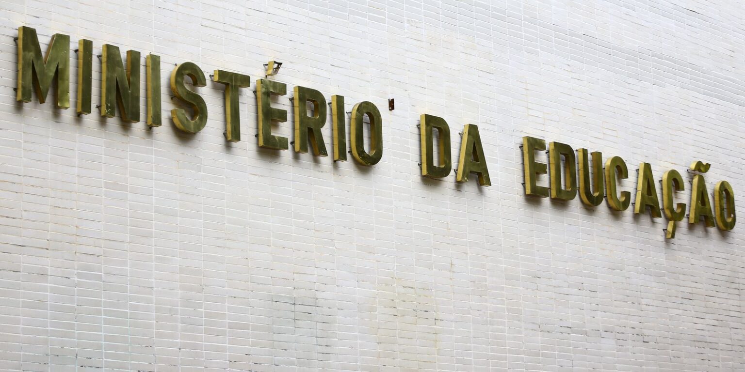Formação de professores a distância mostra desempenho 53,1% inferior formacao-de-professores-a-distancia-mostra-desempenho-53,1%-inferior