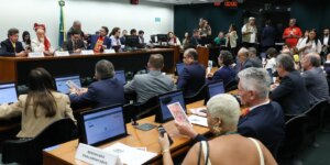oposicao-critica-pec-do-fim-da-escala-6×1-durante-votacao-na-comissao