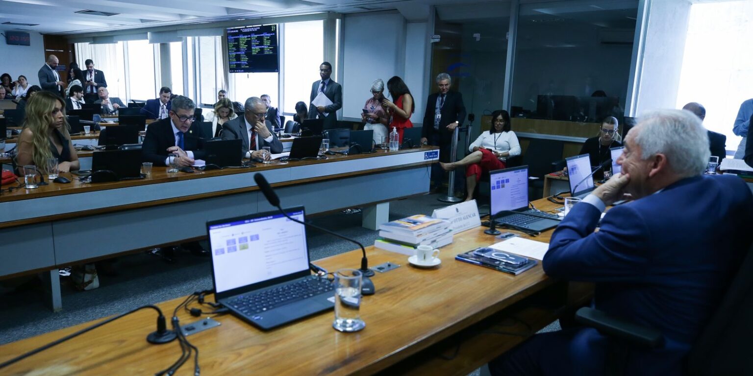 Senadores discutem ritmo de tramitação da PEC do fim da escala 6×1 senadores-discutem-ritmo-de-tramitacao-da-pec-do-fim-da-escala-6×1