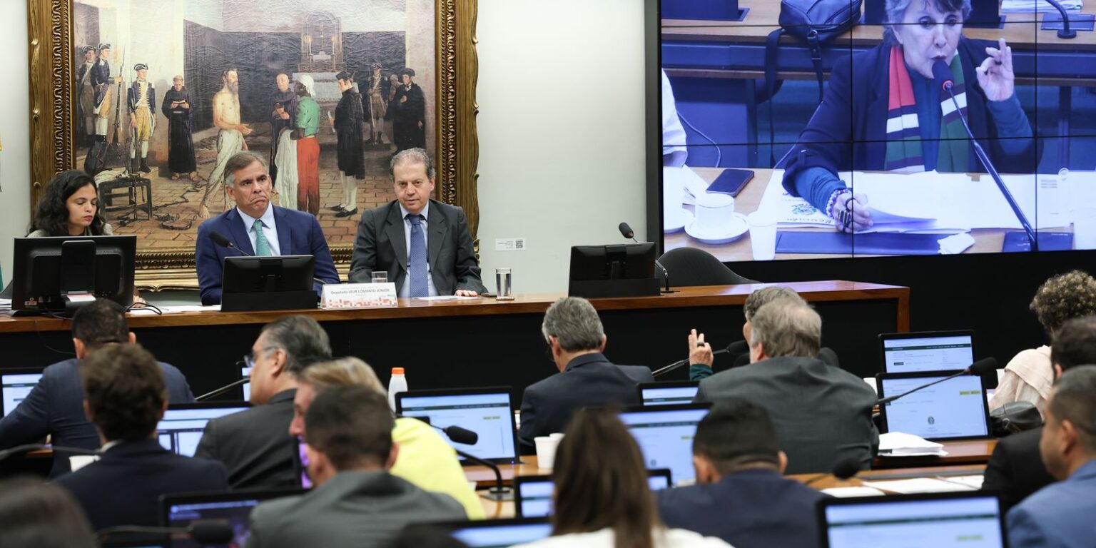 Comissão da Câmara aprova redução da maioridade penal para 16 anos comissao-da-camara-aprova-reducao-da-maioridade-penal-para-16-anos