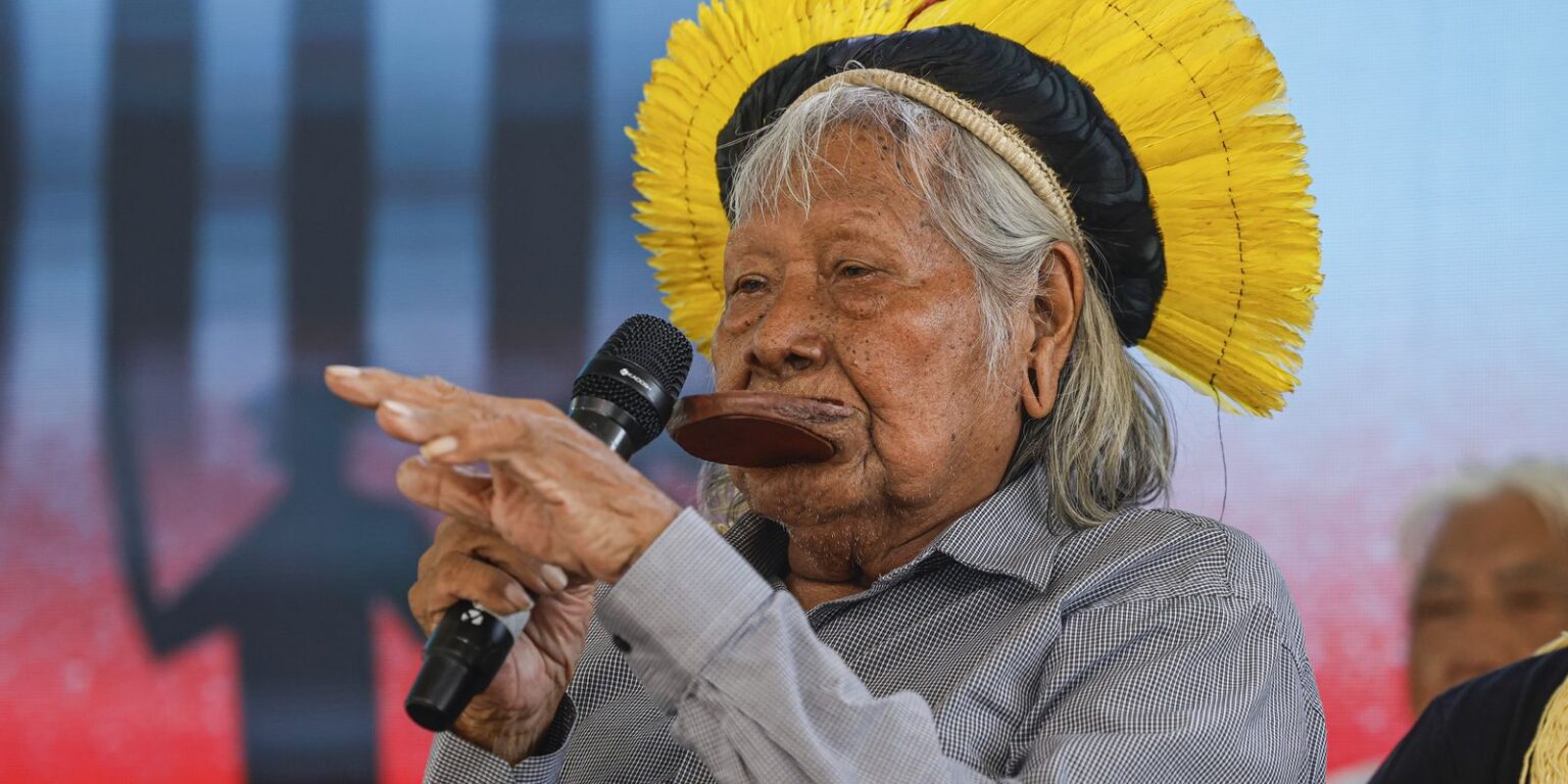 Cacique Raoni volta a ser internado em estado grave no Mato Grosso cacique-raoni-volta-a-ser-internado-em-estado-grave-no-mato-grosso