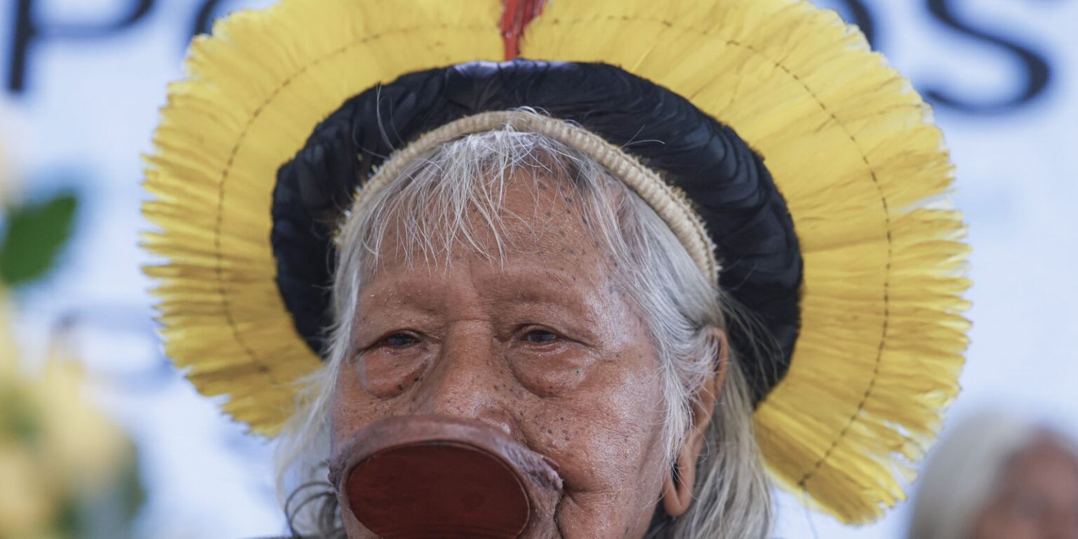 Cacique Raoni apresenta melhora, mas continua internado na UTI cacique-raoni-apresenta-melhora,-mas-continua-internado-na-uti